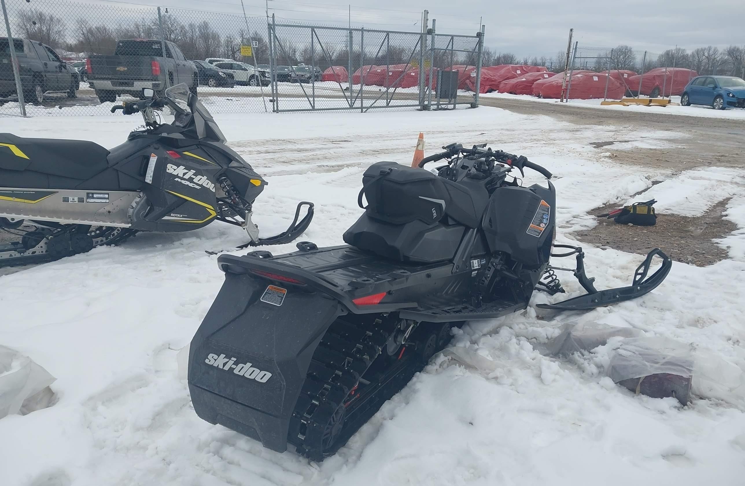SKI-DOO RENEGADE 800R 2023 — фото 3