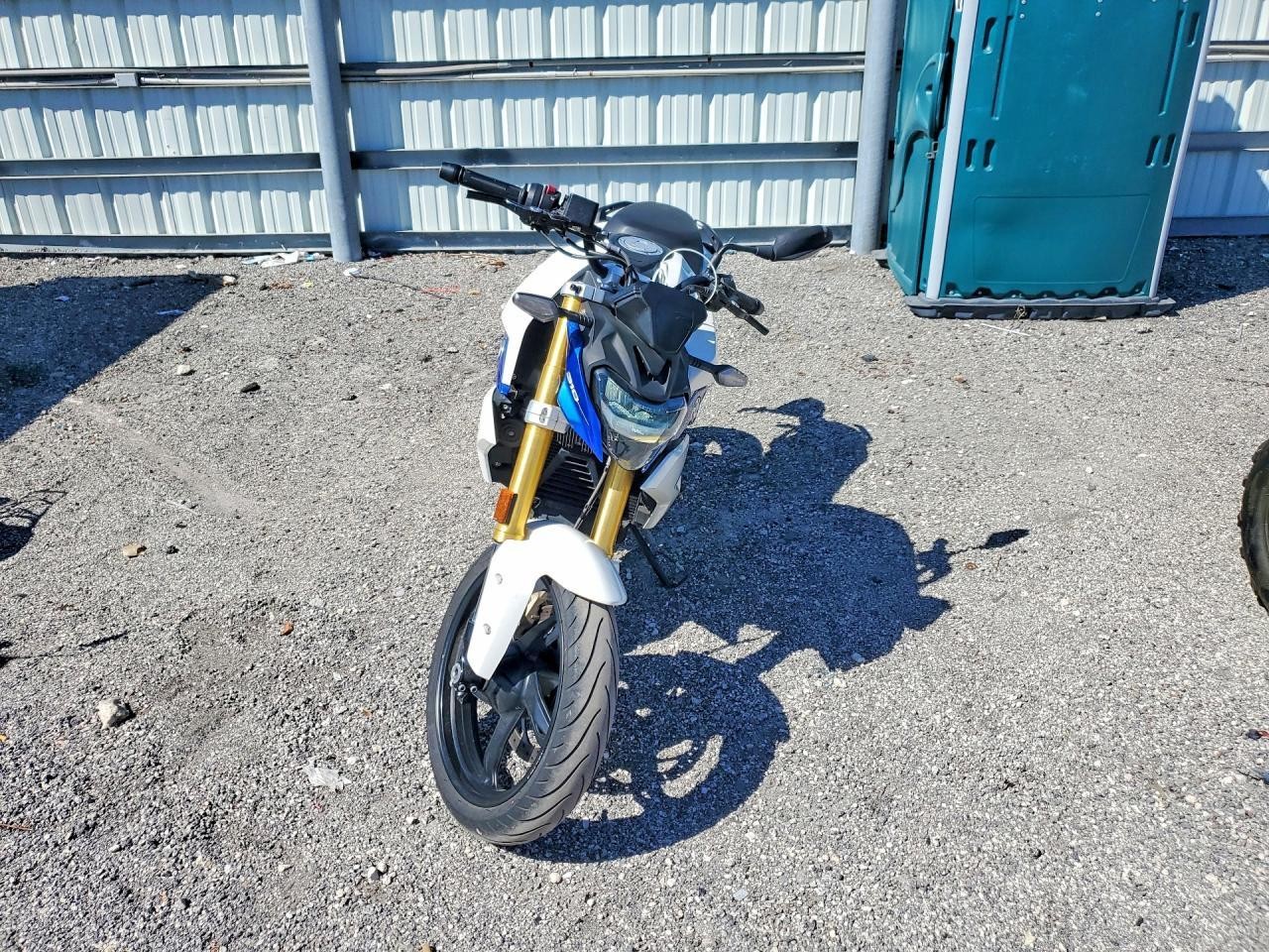 BMW G-series 2021, 6 371 км, 1 cyl., механика — фото с аукциона, доставка в Беларусь