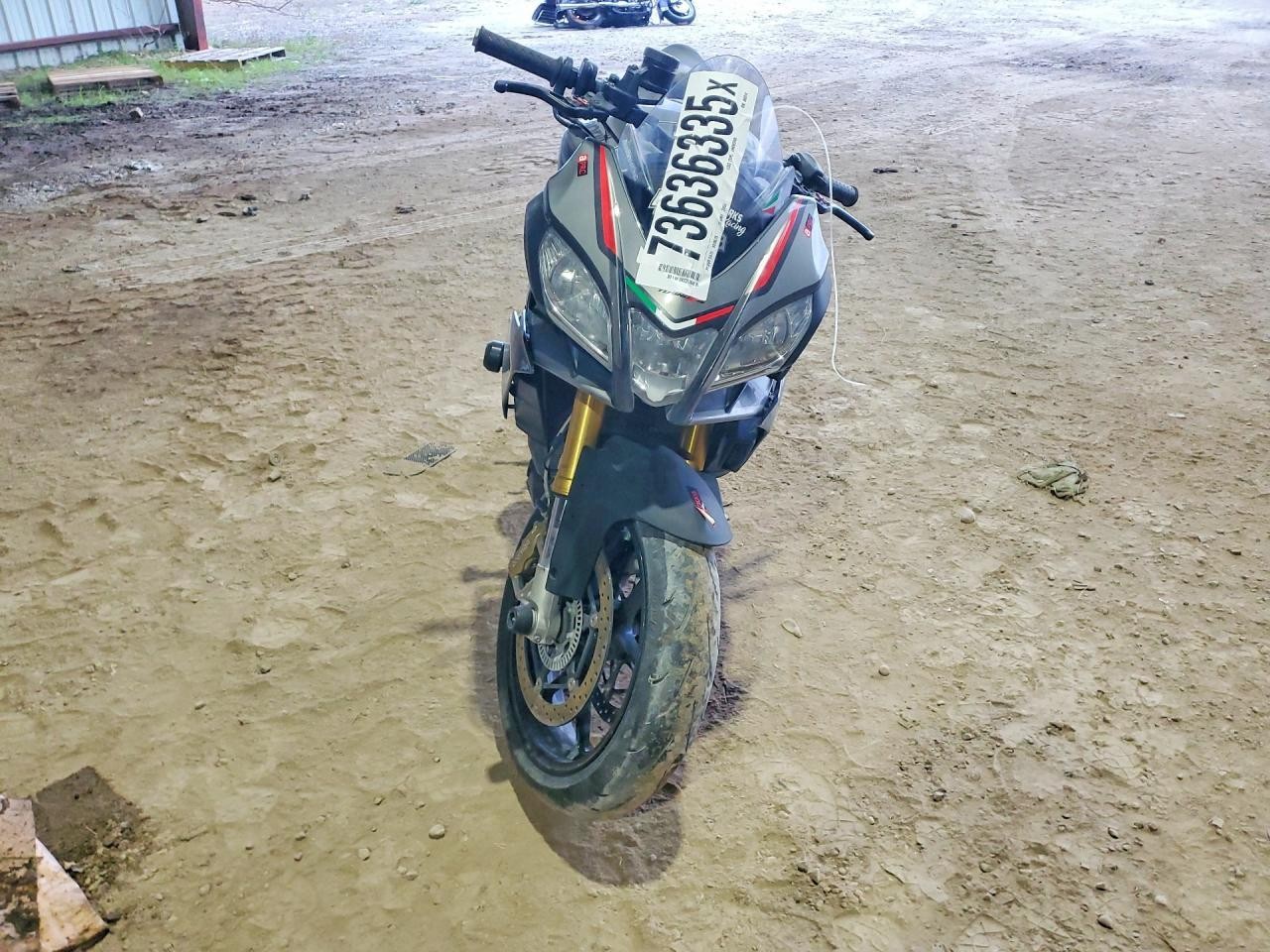 APRILIA Motorcycle 2016, 4 cyl. бензин, механика — фото с аукциона, доставка в Беларусь