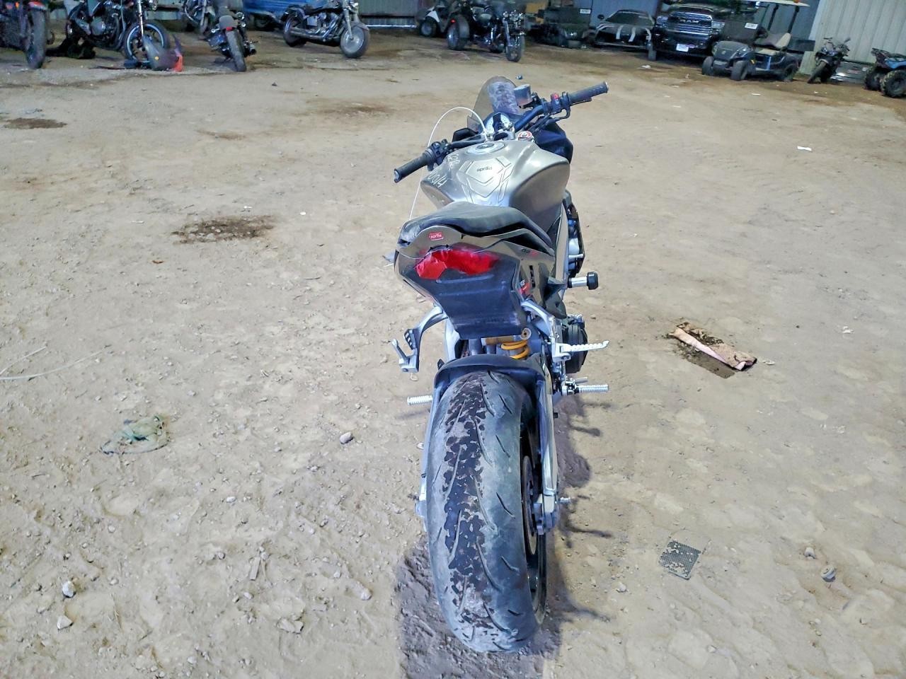 APRILIA Motorcycle 2016, 4 cyl. бензин, механика — фото 3