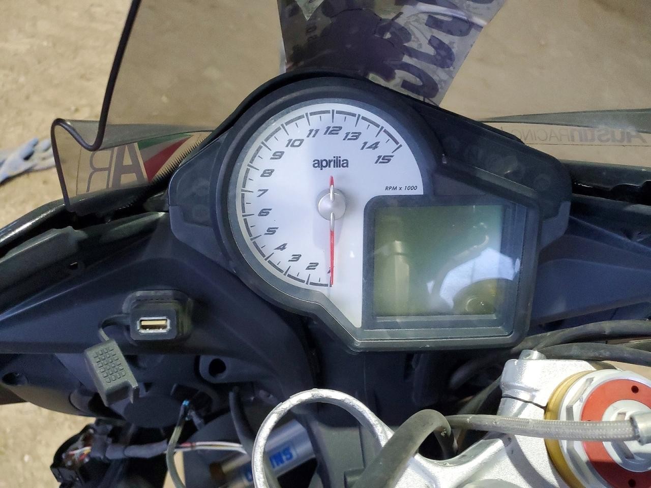 APRILIA Motorcycle 2016, 4 cyl. бензин, механика — фото 6