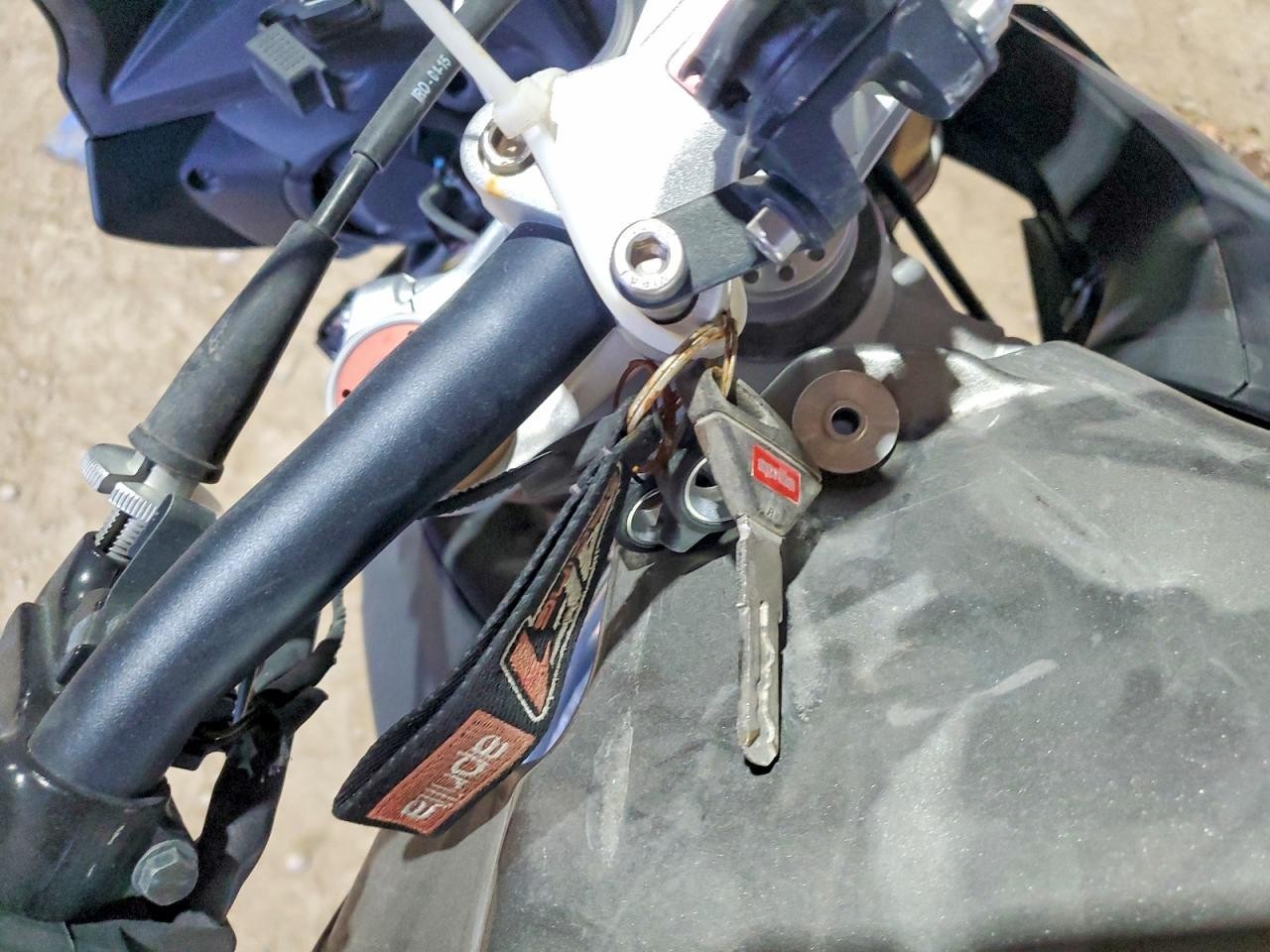 APRILIA Motorcycle 2016, 4 cyl. бензин, механика — фото 7
