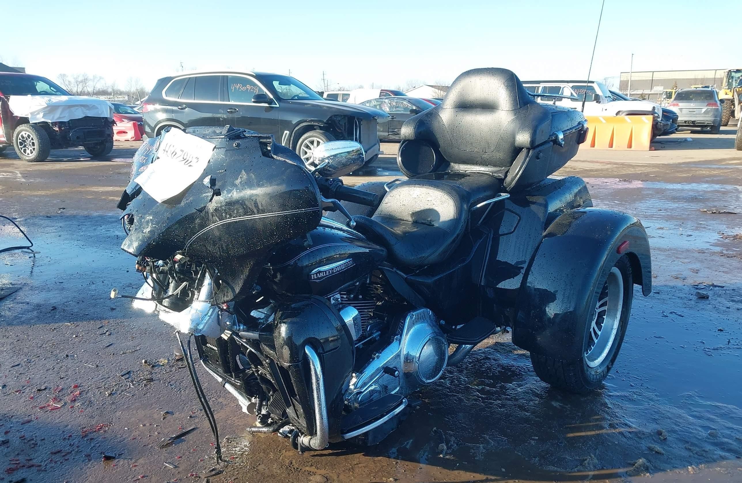 HARLEY-DAVIDSON FLHTCUTG 2016, 5 020 км, 2 cyl. бензин — фото с аукциона, доставка в Беларусь