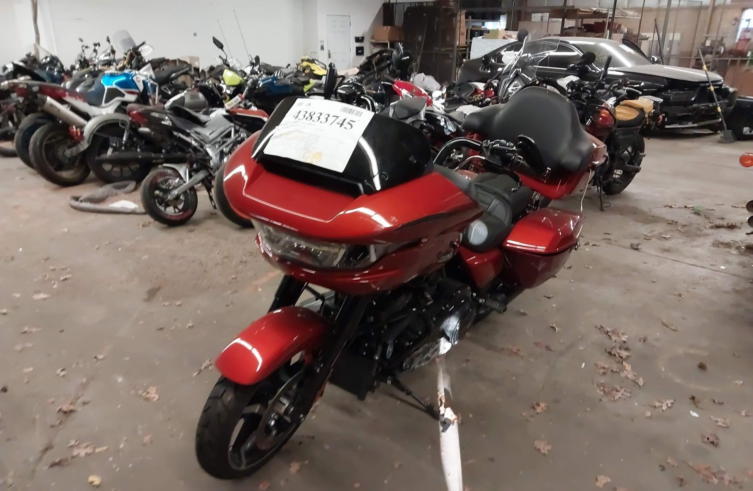 HARLEY-DAVIDSON FLTRX 2024, 4 023 км, 2 cyl. бензин — фото с аукциона, доставка в Беларусь