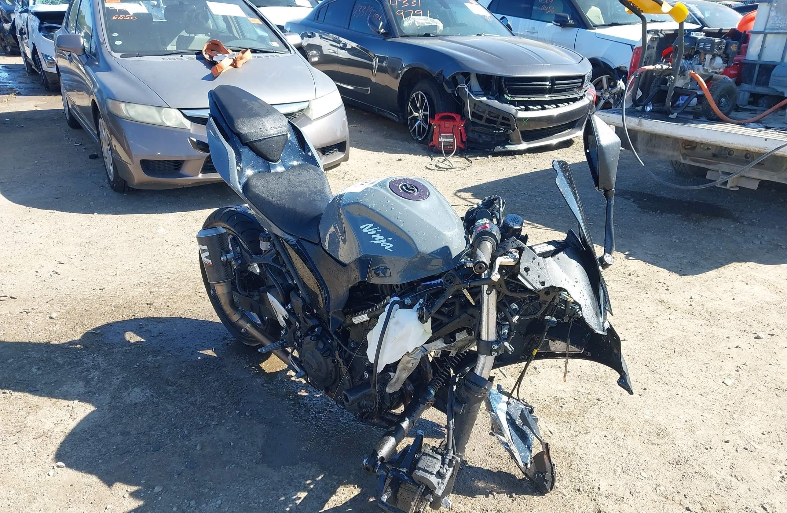 KAWASAKI EX400 2018, 18 031 км, 2 cyl. бензин — фото с аукциона, доставка в Беларусь