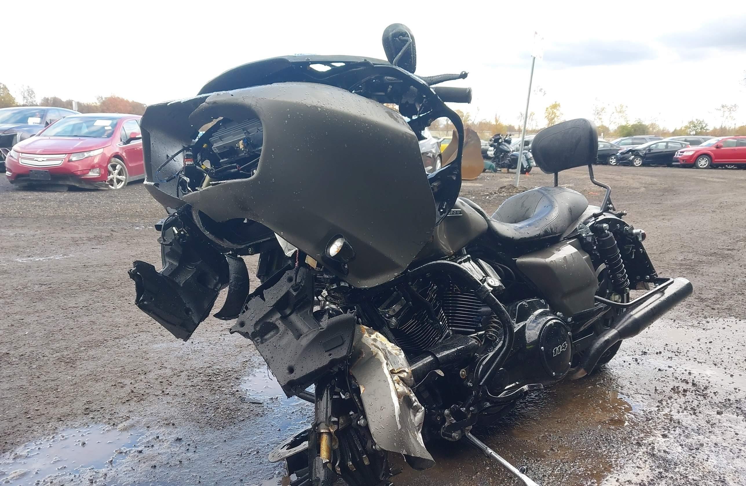 HARLEY-DAVIDSON FLTRXS 2019, 2 cyl. бензин — фото с аукциона, доставка в Беларусь