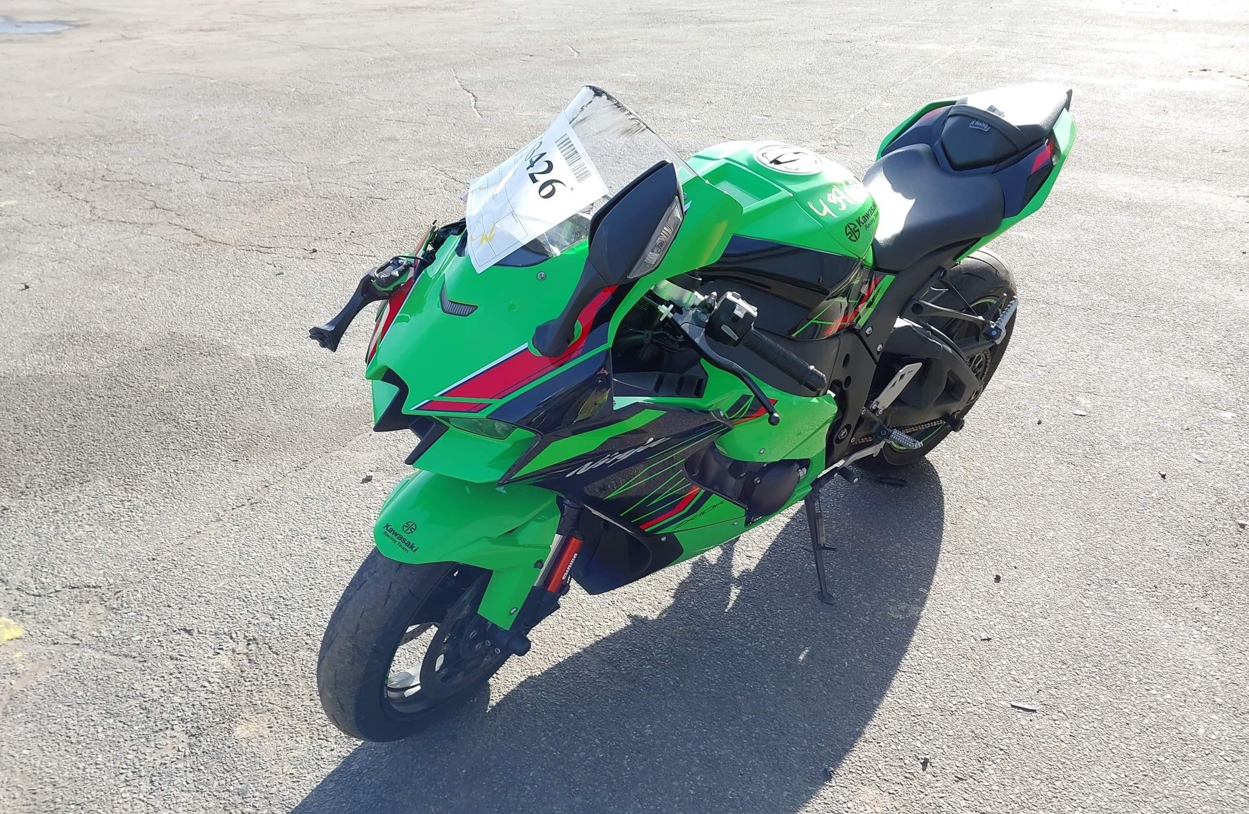 KAWASAKI ZX1002 2023, 12 348 км, 4 cyl. бензин — фото с аукциона, доставка в Беларусь