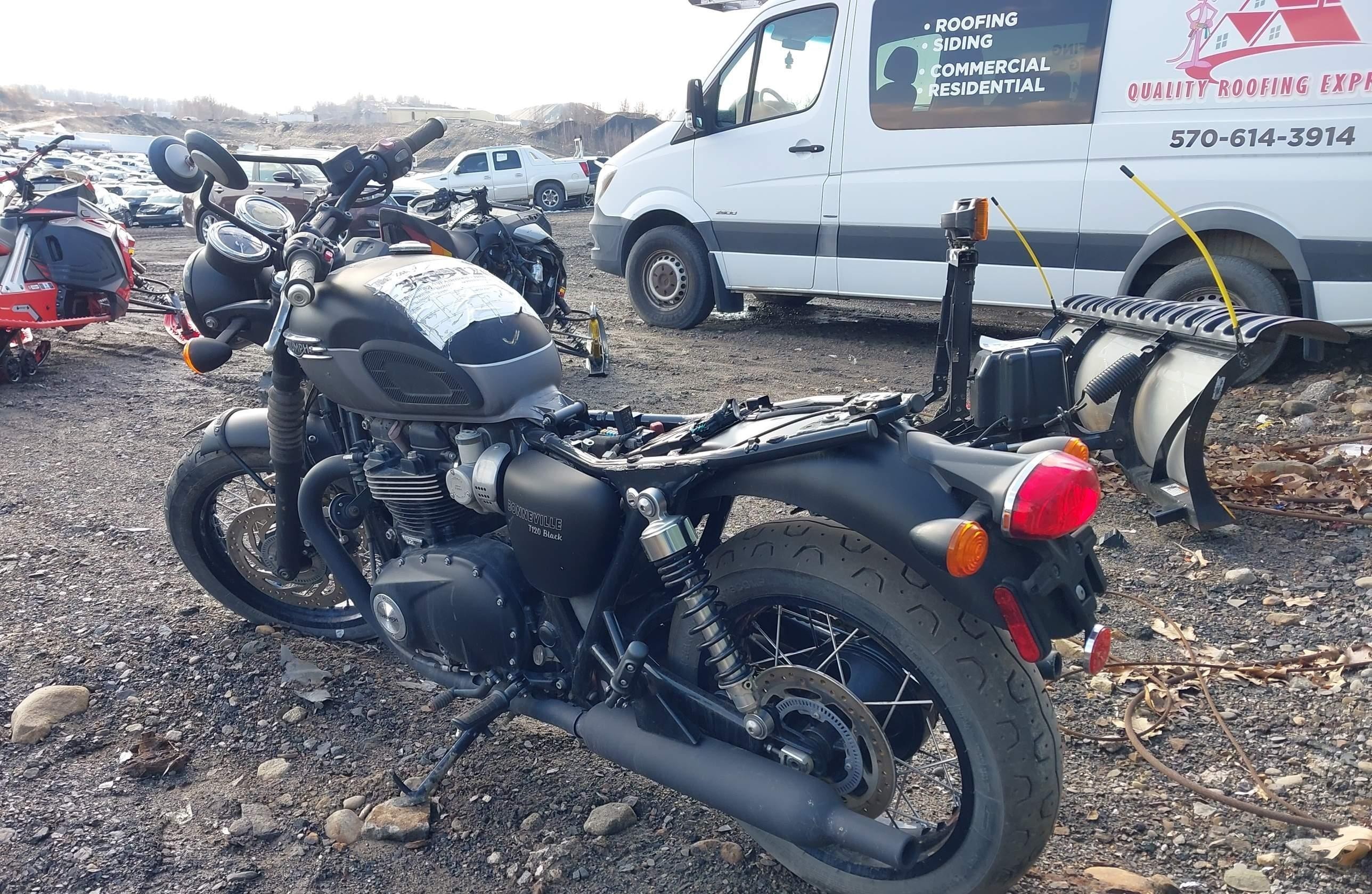 TRIUMPH BONNEVILLE 2022, 2 cyl. бензин — фото 2
