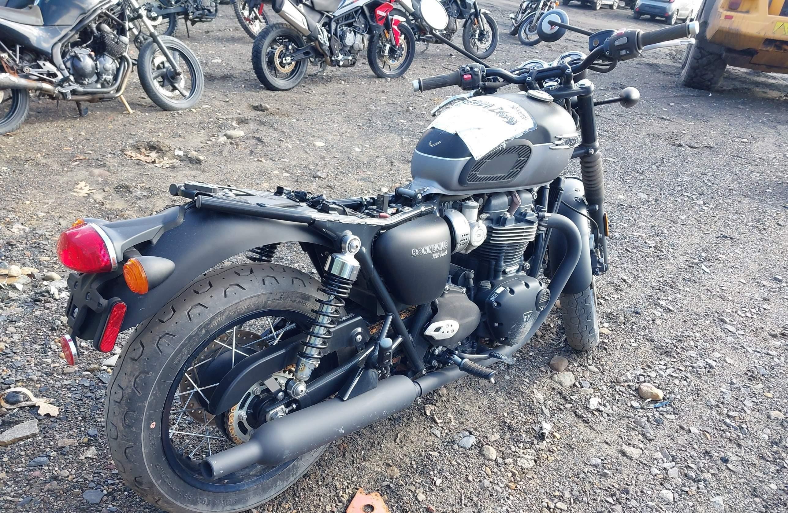 TRIUMPH BONNEVILLE 2022, 2 cyl. бензин — фото 3