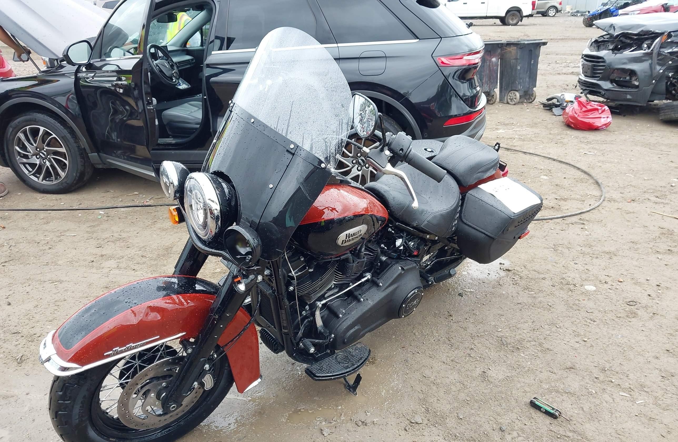 HARLEY-DAVIDSON FLHCS 2024, 958 км, 2 cyl. бензин — фото с аукциона, доставка в Беларусь