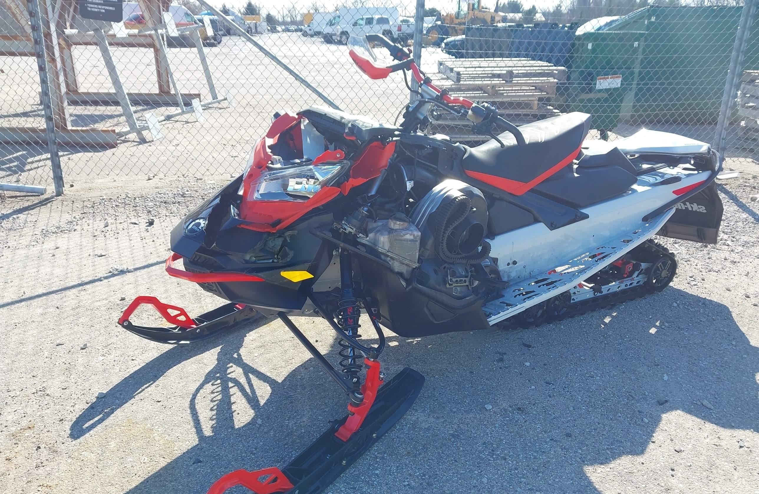 SKI-DOO MX ZX XRS 2022 — фото с аукциона, доставка в Беларусь