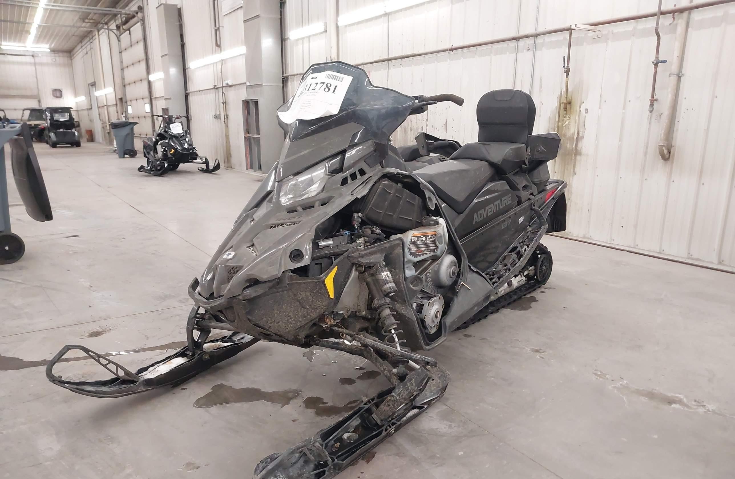 POLARIS INDY 600 XC 2024, 138 км — фото с аукциона, доставка в Беларусь