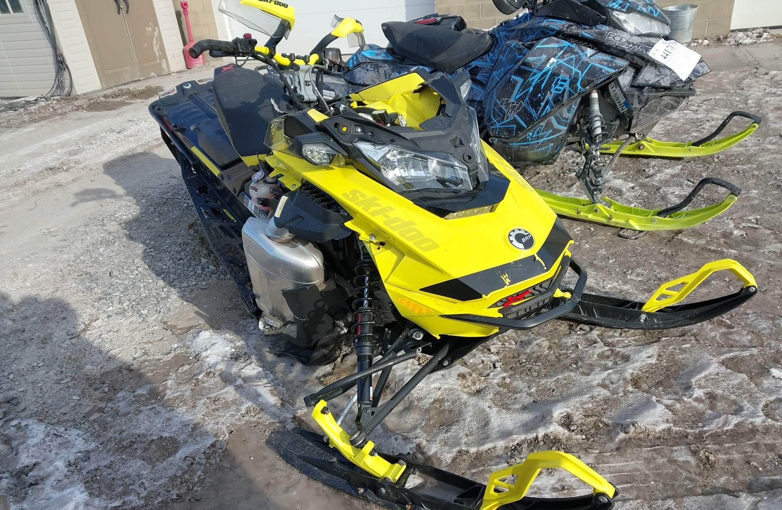 SKI-DOO RENEGADE X E-TEC 850 2022 — фото с аукциона, доставка в Беларусь