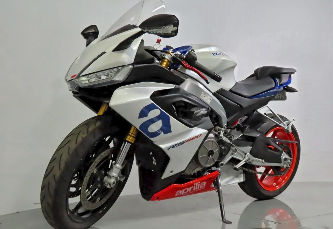APRILIA Rs 660 fac 2022, 6 251 км, 2 cyl. бензин — фото с аукциона, доставка в Беларусь