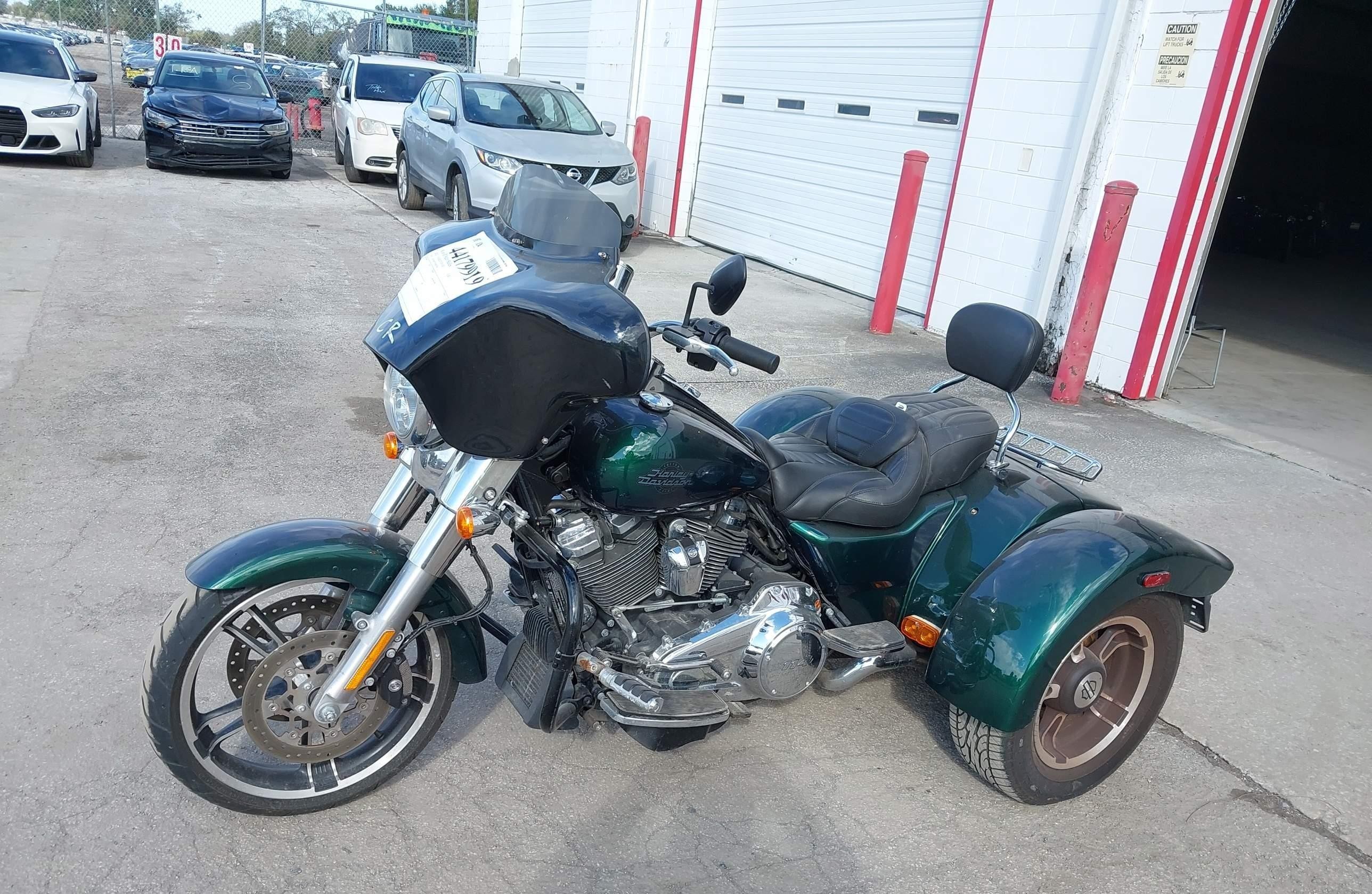 HARLEY-DAVIDSON FLRT 2021, 21 707 км, 2 cyl. бензин — фото с аукциона, доставка в Беларусь