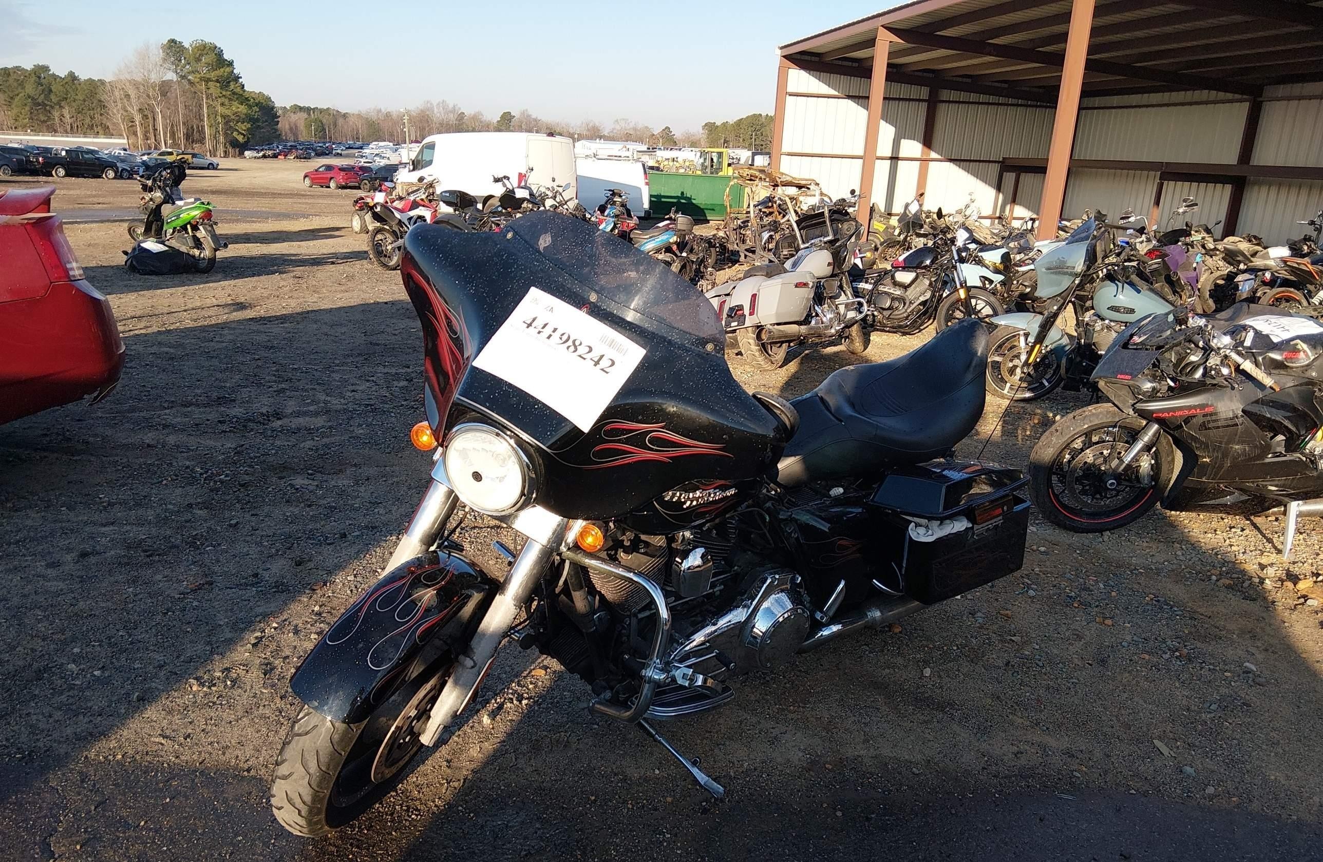 HARLEY-DAVIDSON FLHX 2009, 24 390 км, 2 cyl. — фото с аукциона, доставка в Беларусь