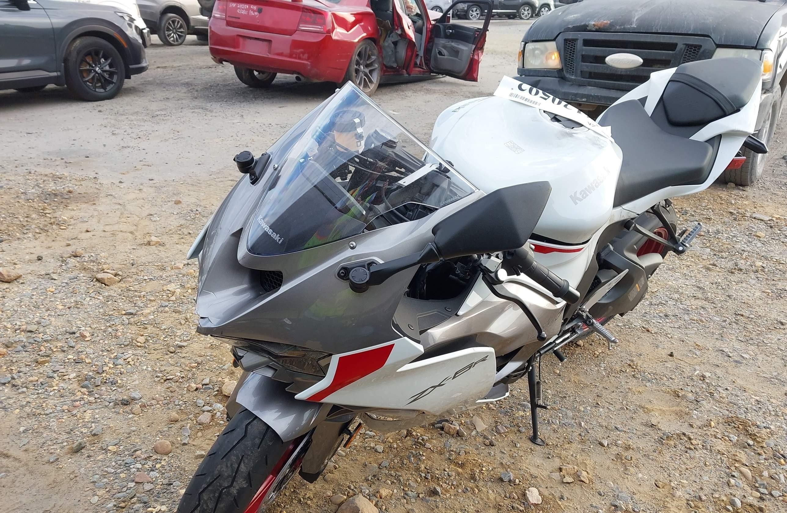 KAWASAKI ZX636 2025, 441 км, 4 cyl. бензин — фото с аукциона, доставка в Беларусь