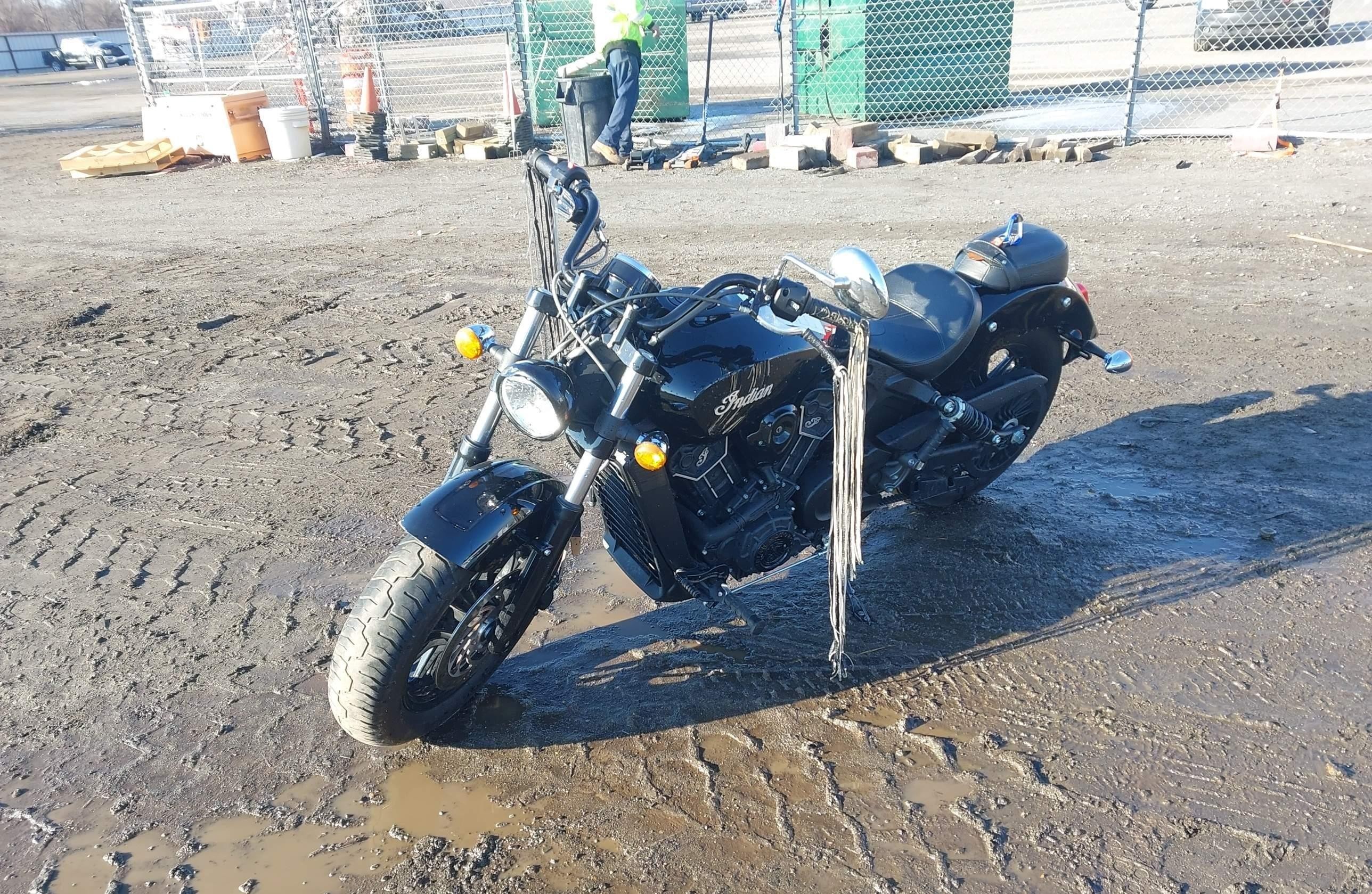 INDIAN SCOUT 2017, 3 911 км, 2 cyl. бензин — фото с аукциона, доставка в Беларусь