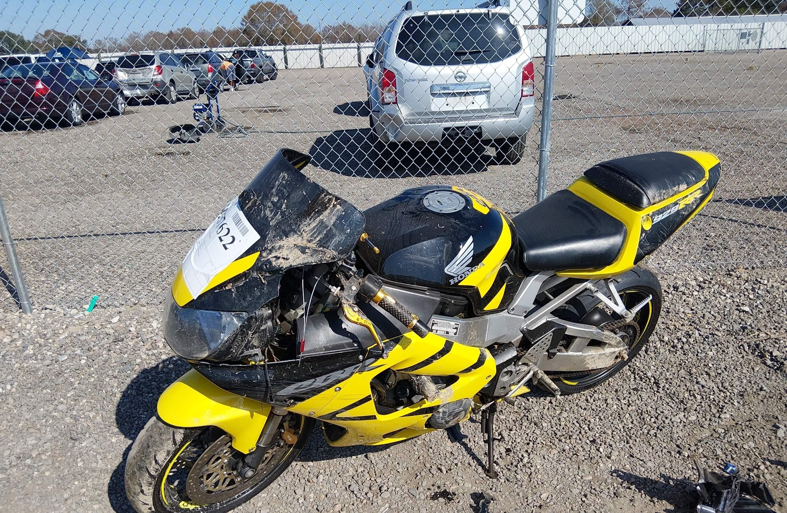 HONDA CBR900 2001, 58 344 км, 4 cyl. — фото с аукциона, доставка в Беларусь