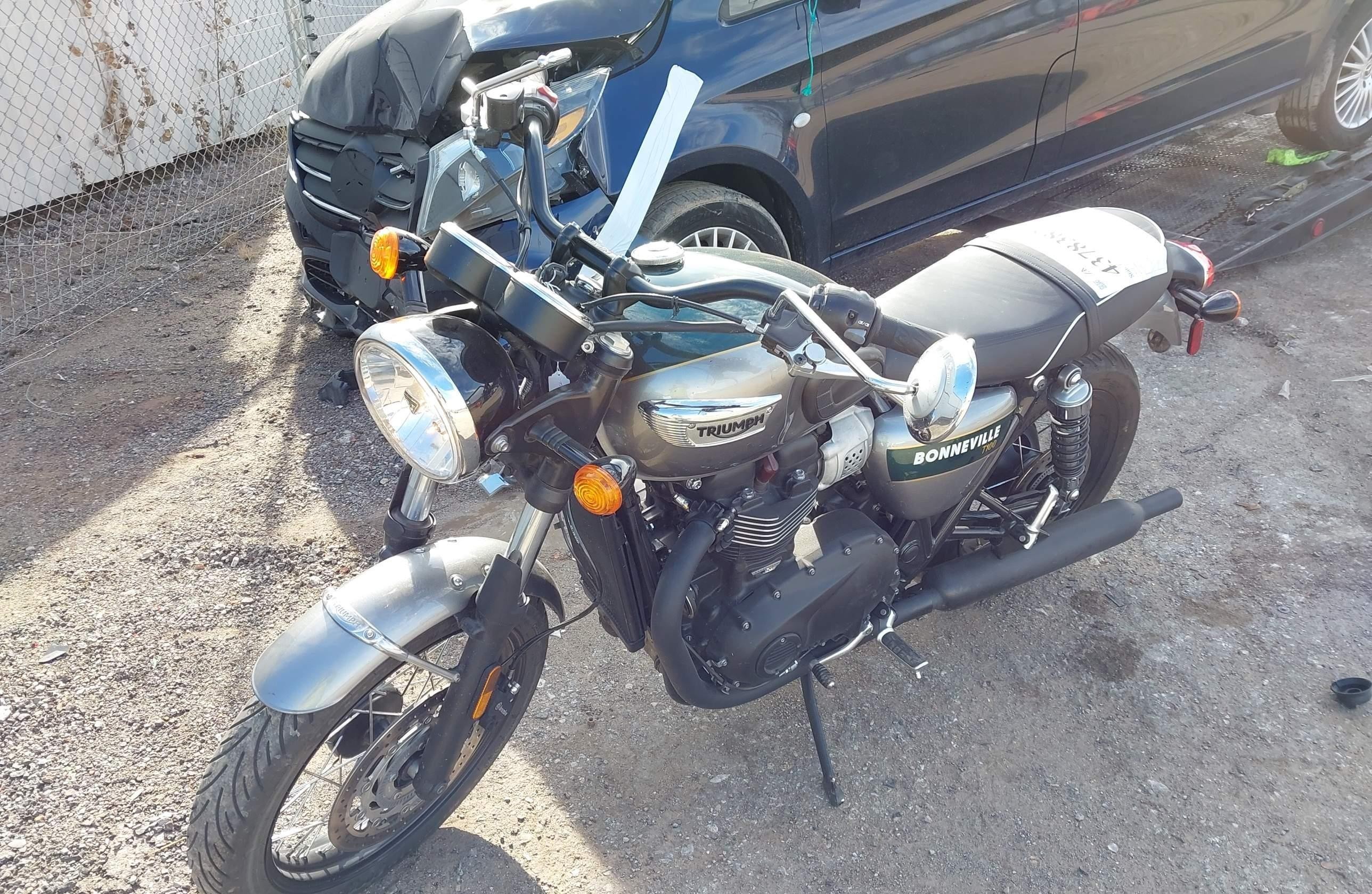 TRIUMPH BONNEVILLE 2022, 12 392 км, 2 cyl. бензин — фото с аукциона, доставка в Беларусь