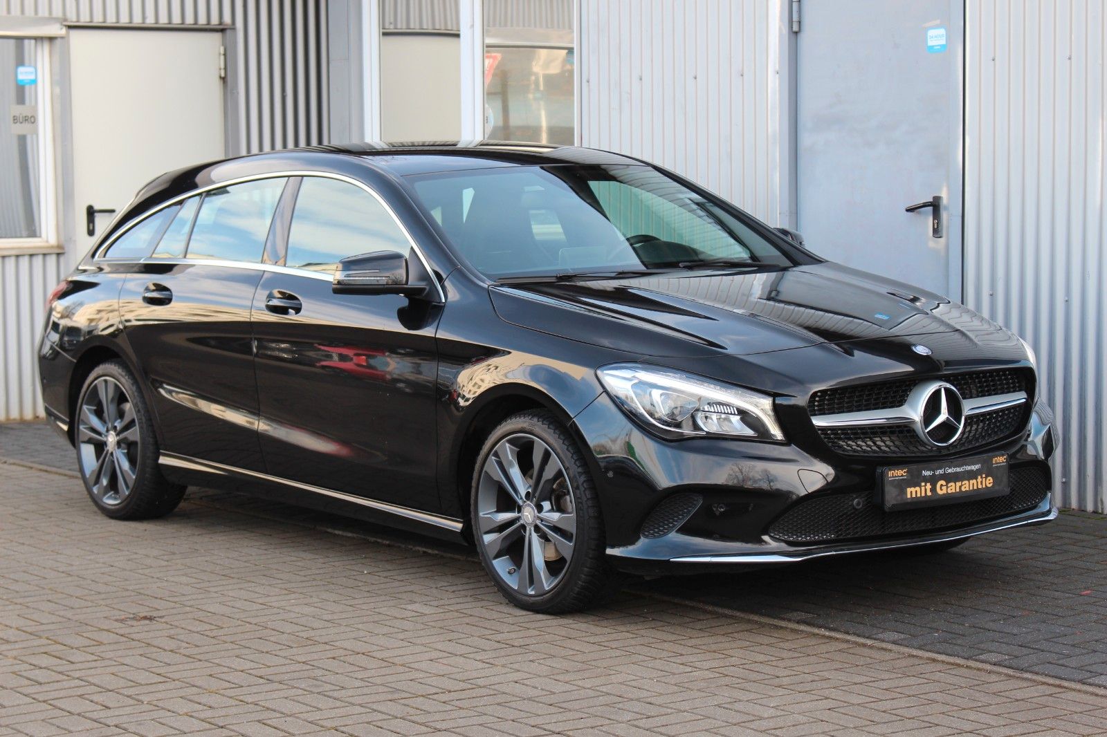 Mercedes-Benz CLA 180 Shooting Brake 2016, 80 700 км, 90 kW (122 PS) бензин, автомат — фото 2