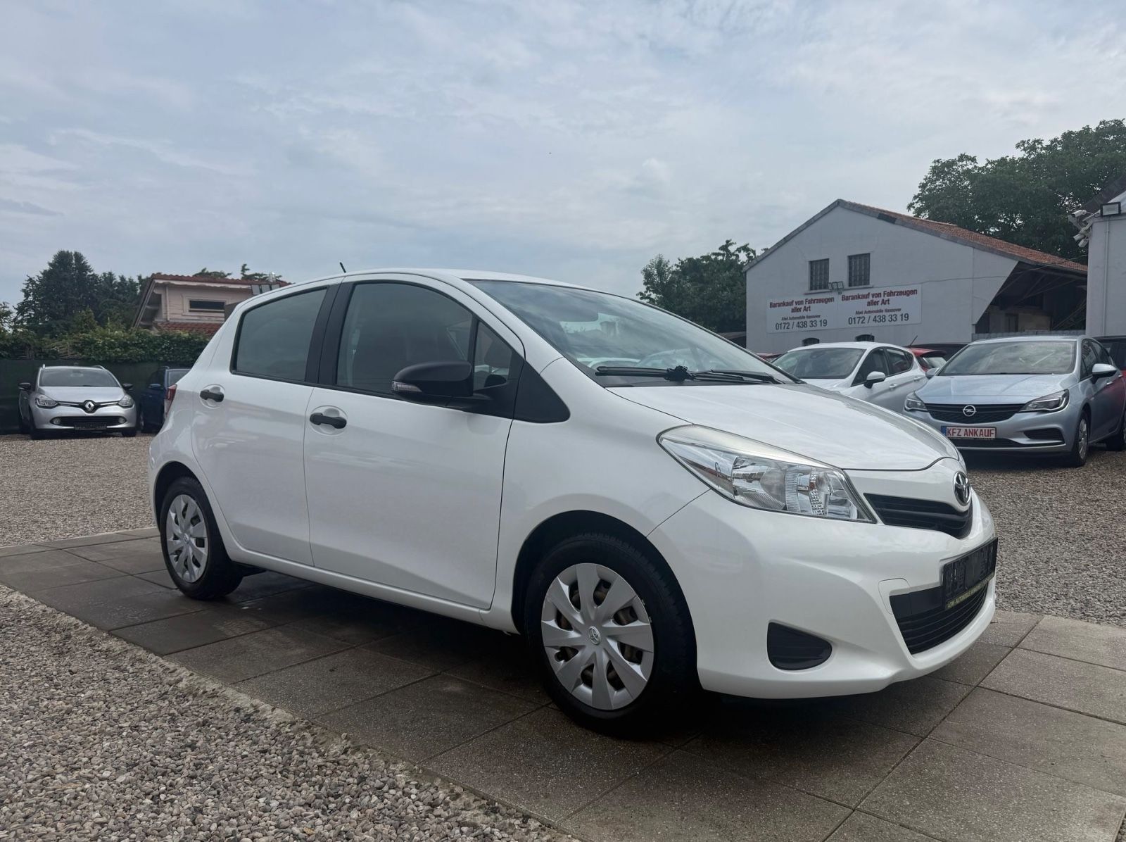 Toyota Yaris 2012, 82 000 км, 51 kW (69 PS) бензин, schaltgetriebe — фото с аукциона, доставка в Беларусь